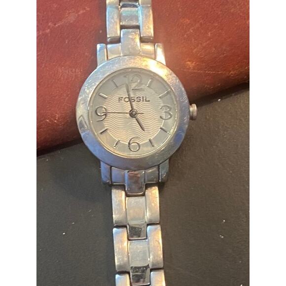 Women's 23mm Silver Tone Fossil Watch, WR 50M, ES-2187 - Picture 3 of 3